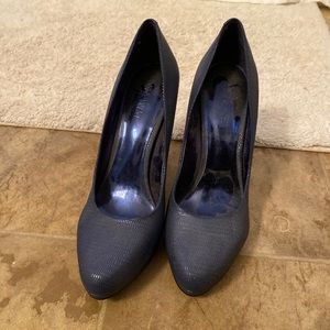 Nine West textured heels. Size 8